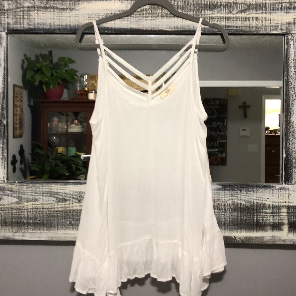 NWT Beautiful Flowy Tank